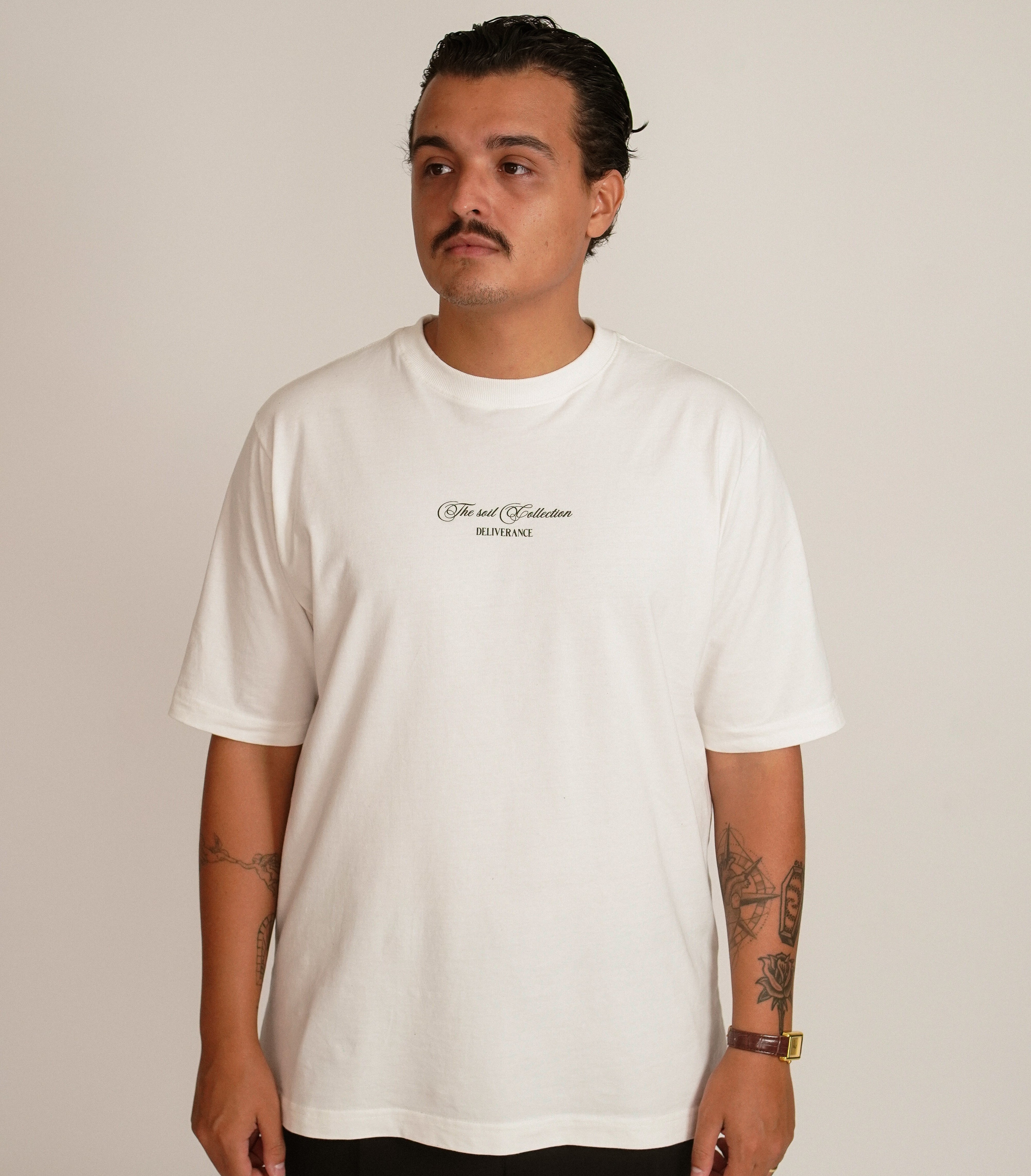 Camiseta Oversized Off White — Lírios